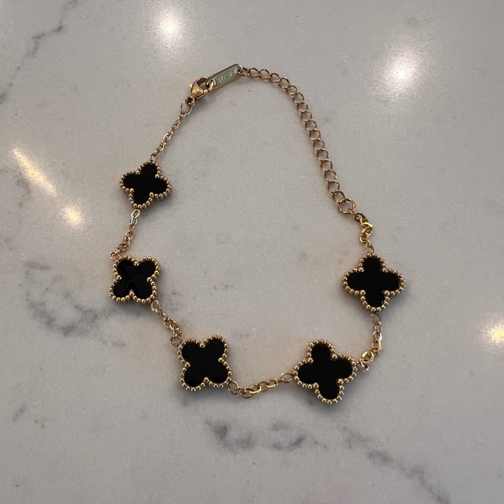 🔥NWOT Clover Onyx Bracelet - Picture 3 of 5